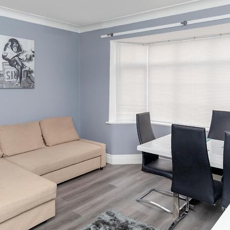 Leeds City Centre Spacious House Free Parking And Wi-Fi Exterior photo