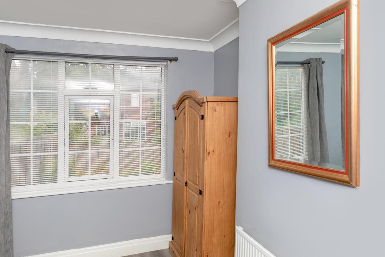 Leeds City Centre Spacious House Free Parking And Wi-Fi Exterior photo