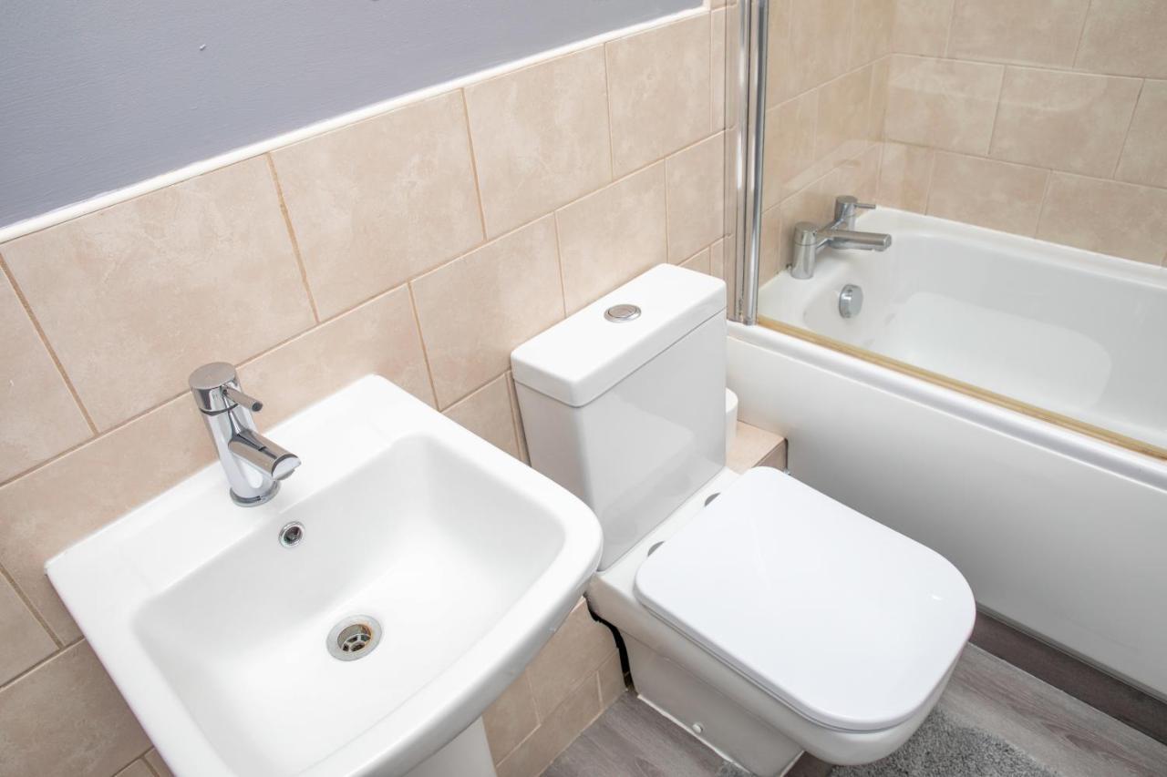 Leeds City Centre Spacious House Free Parking And Wi-Fi Exterior photo