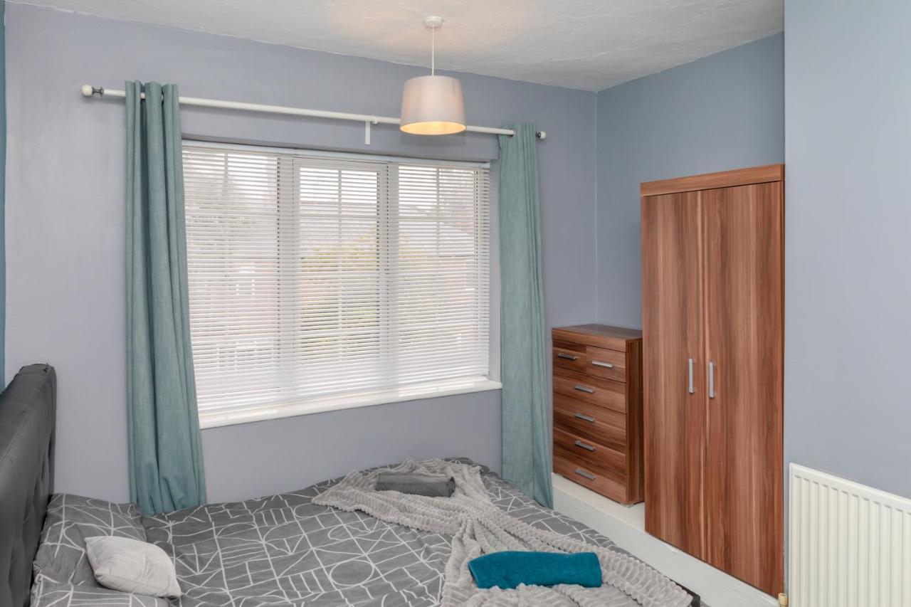 Leeds City Centre Spacious House Free Parking And Wi-Fi Exterior photo